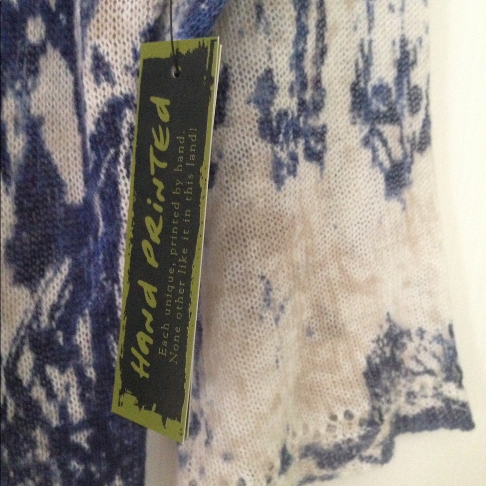 Woman blouse - Picture 2 of 3